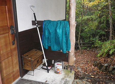 雨の日のペンキ塗り