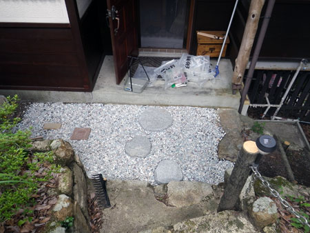 玉砂利を敷く